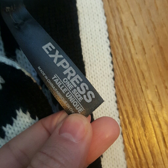 Beautiful long leopard scarf - Picture 3 of 4